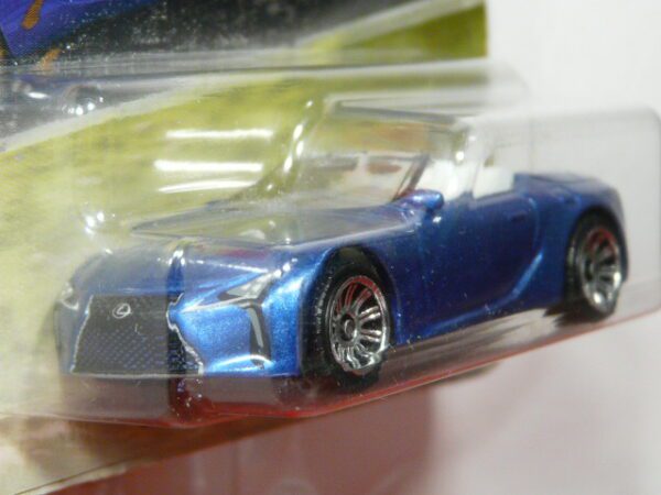 ROADSTER NUEVO EN MINIATURA A ESCALA APROXIMADA 1/64. VISTA FRONTAL.