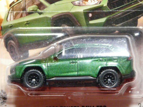 SUV NUEVO EN MINIATURA A ESCALA APROXIMADA 1/64.