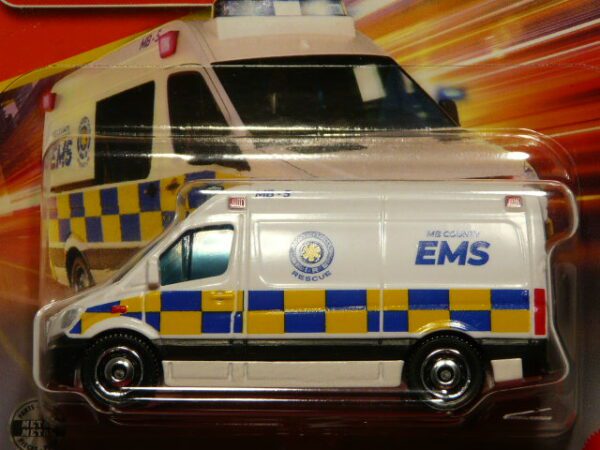 AMBULANCIA NUEVA EN MINIATURA A ESCALA APROXIMADA 1/64.