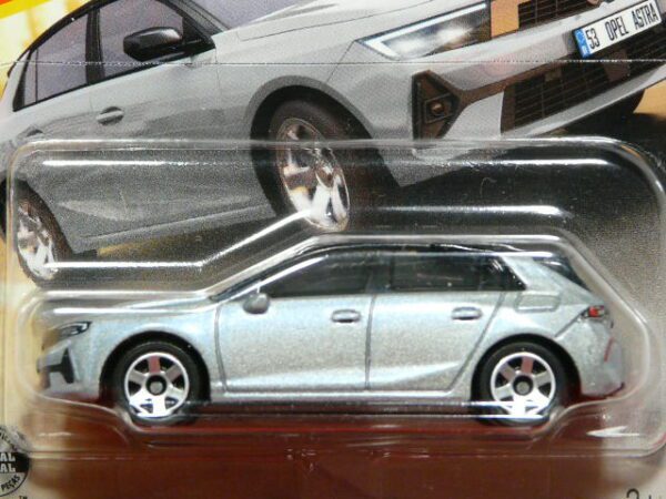 COCHE NUEVO EN MINIATURA A ESCALA APROXIMADA 1/64.