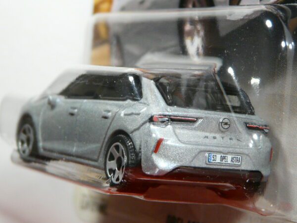 COCHE NUEVO EN MINIATURA A ESCALA APROXIMADA 1/64. VISTA TRASERA.